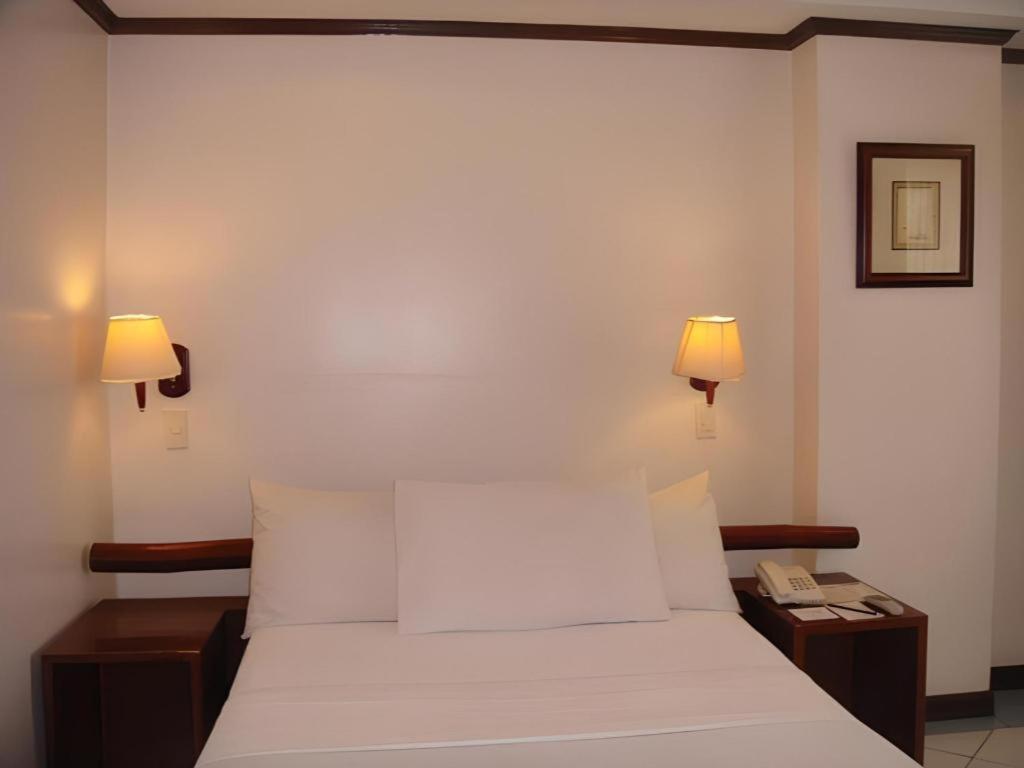 Soledad Suites Panglao Esterno foto