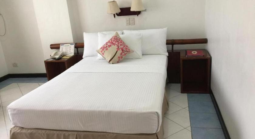 Soledad Suites Panglao Esterno foto