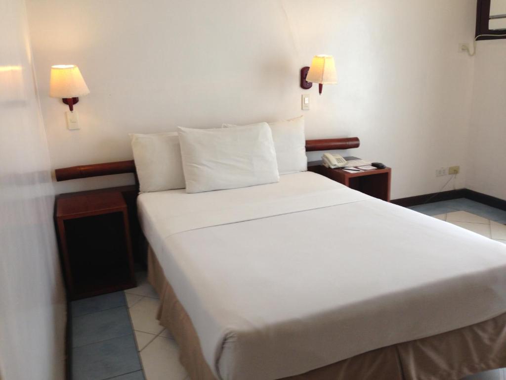 Soledad Suites Panglao Esterno foto